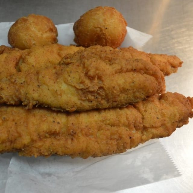 5pc Special/ 2 Hushpuppies.
